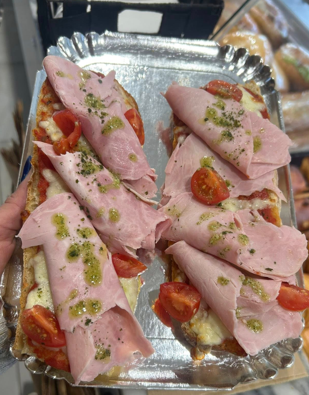 Sandwichs gourmands et salades fraîches à emporter